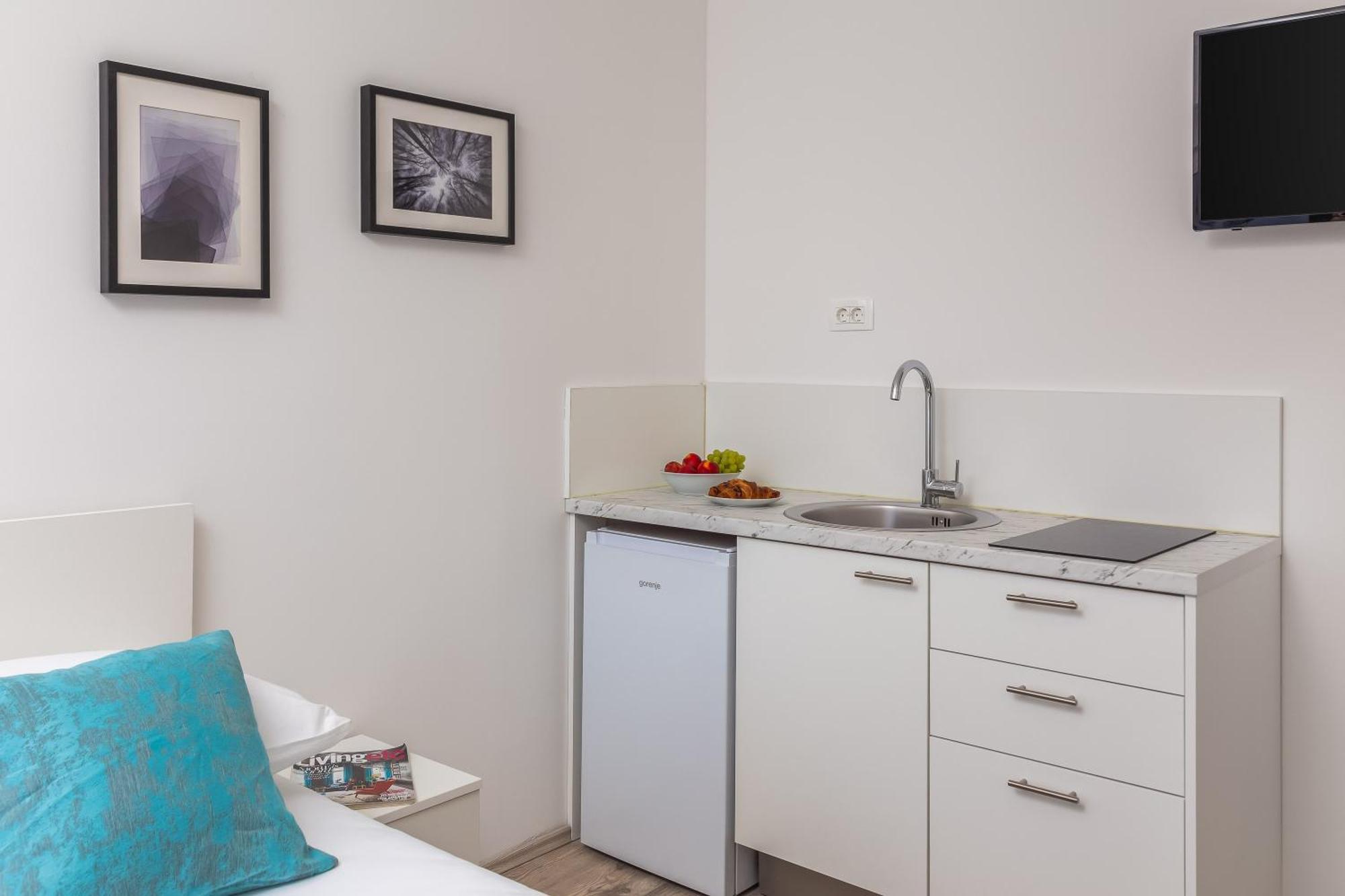 Beachfront Apartments Providenca With Free Parking Makarska Szoba fotó