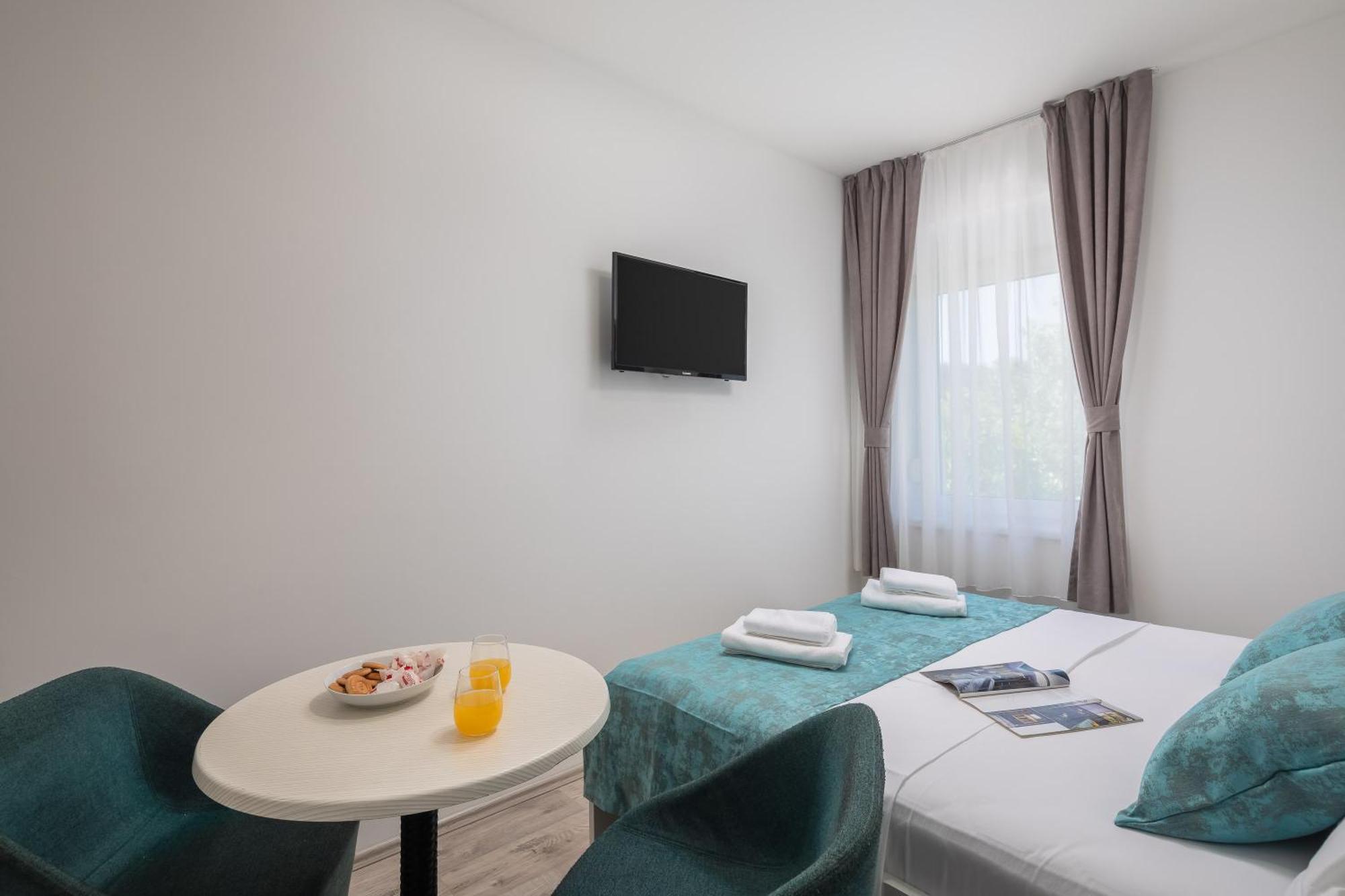 Beachfront Apartments Providenca With Free Parking Makarska Kültér fotó