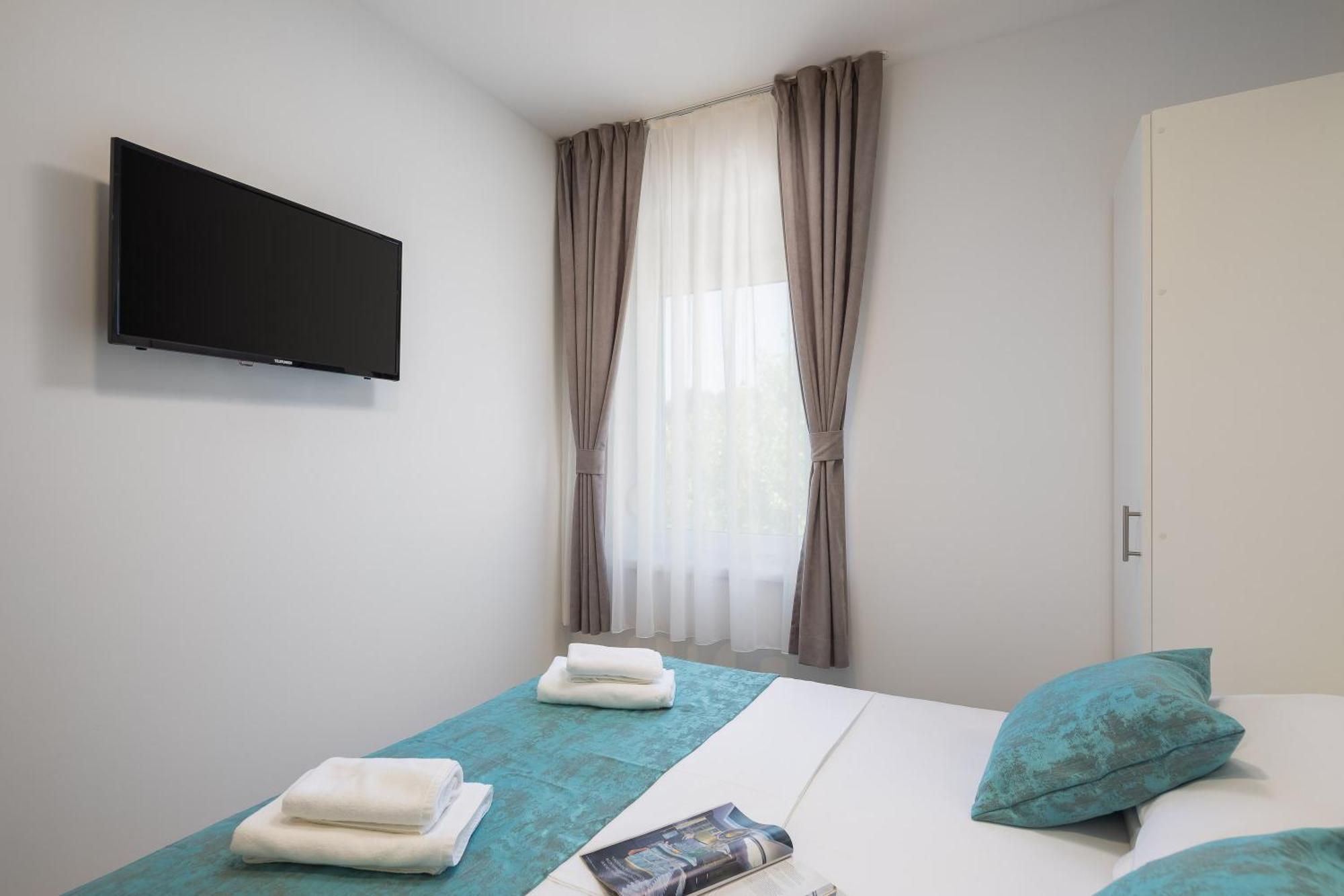 Beachfront Apartments Providenca With Free Parking Makarska Kültér fotó