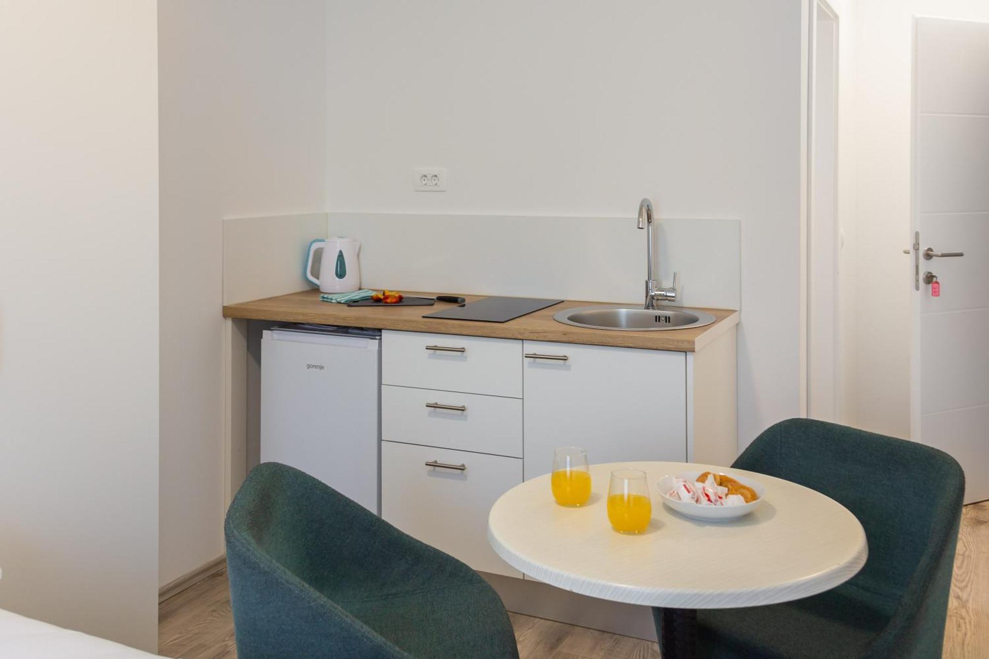 Beachfront Apartments Providenca With Free Parking Makarska Kültér fotó