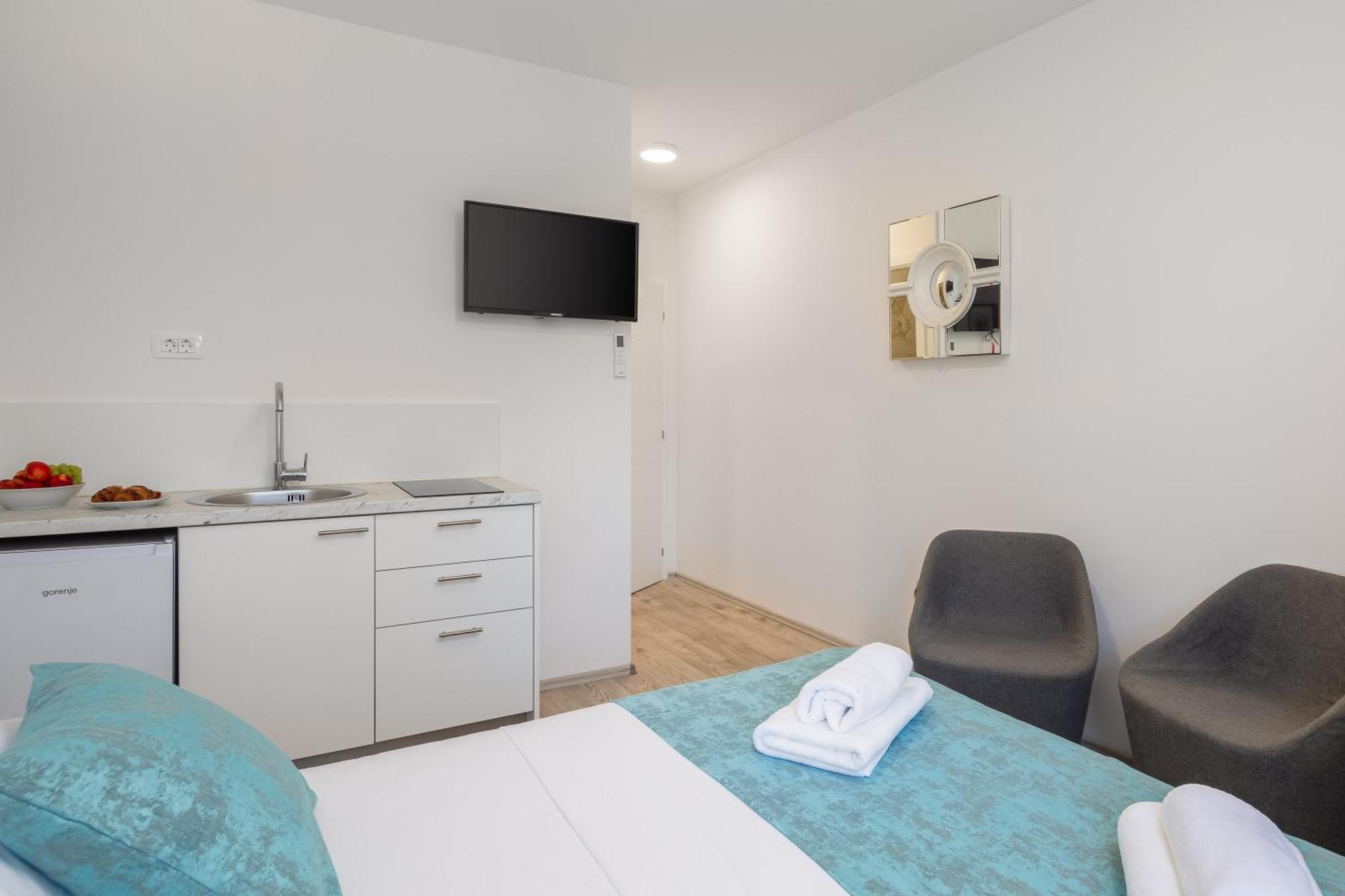Beachfront Apartments Providenca With Free Parking Makarska Szoba fotó