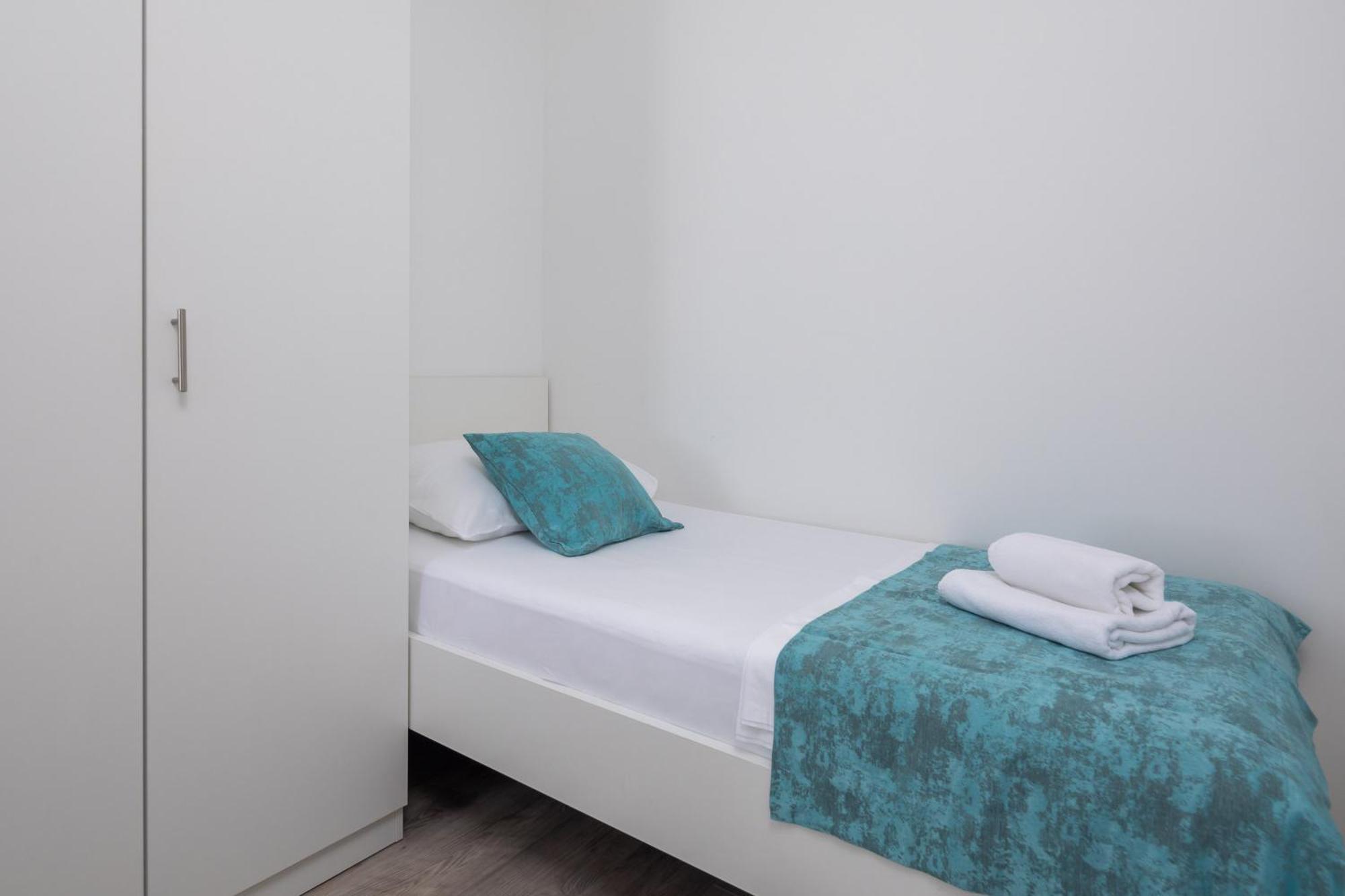 Beachfront Apartments Providenca With Free Parking Makarska Szoba fotó