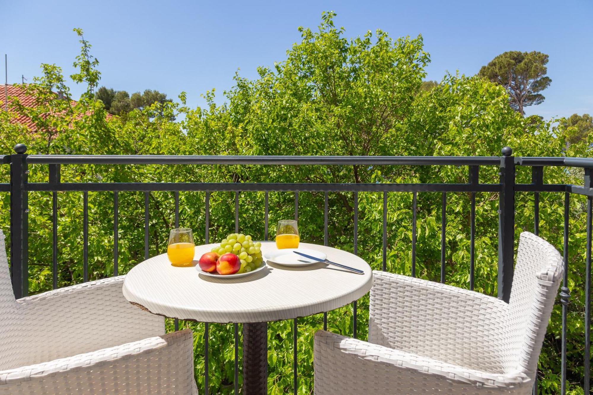 Beachfront Apartments Providenca With Free Parking Makarska Kültér fotó