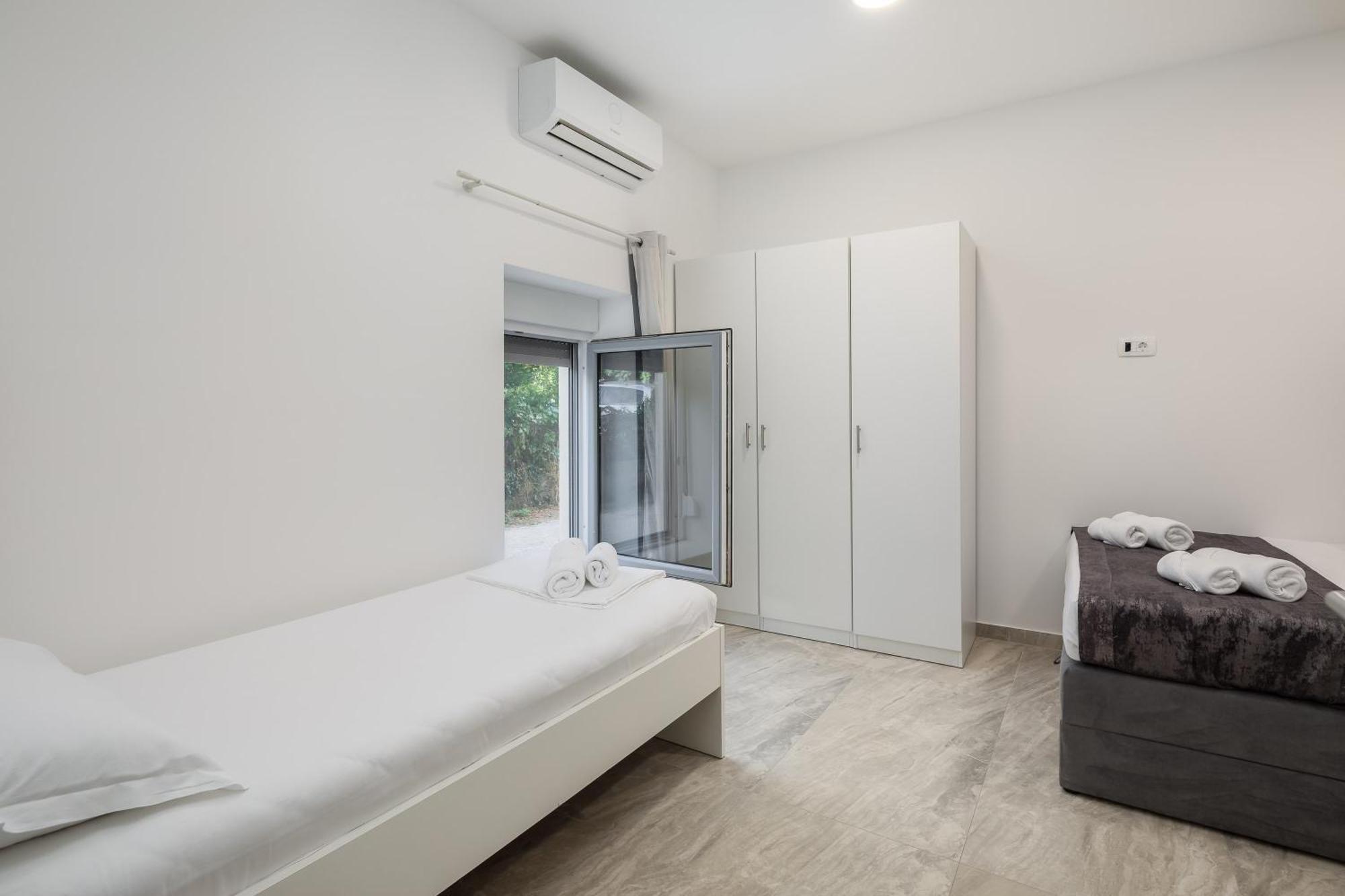 Beachfront Apartments Providenca With Free Parking Makarska Szoba fotó