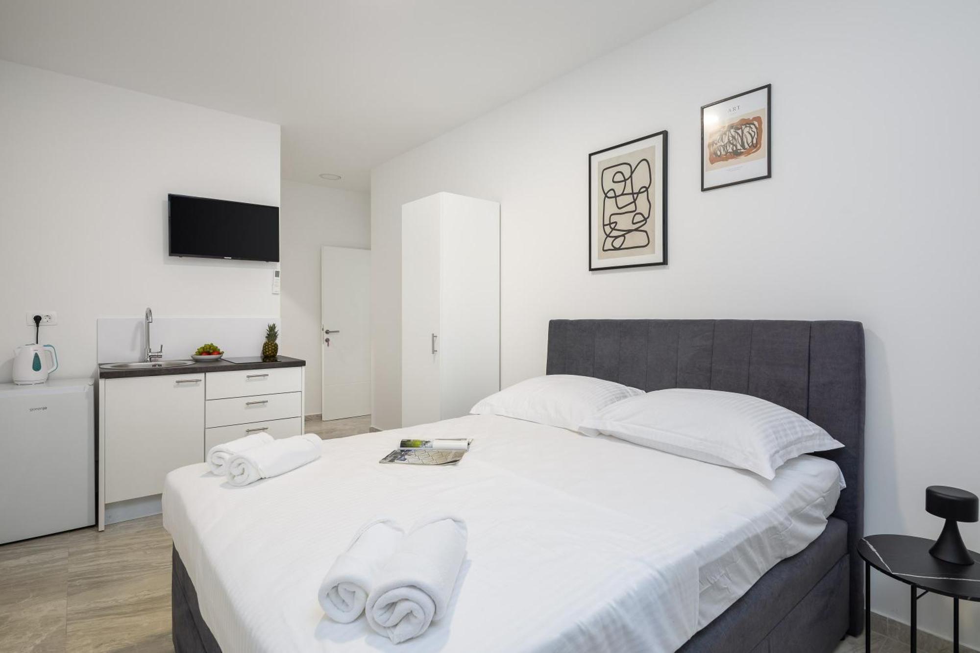 Beachfront Apartments Providenca With Free Parking Makarska Szoba fotó