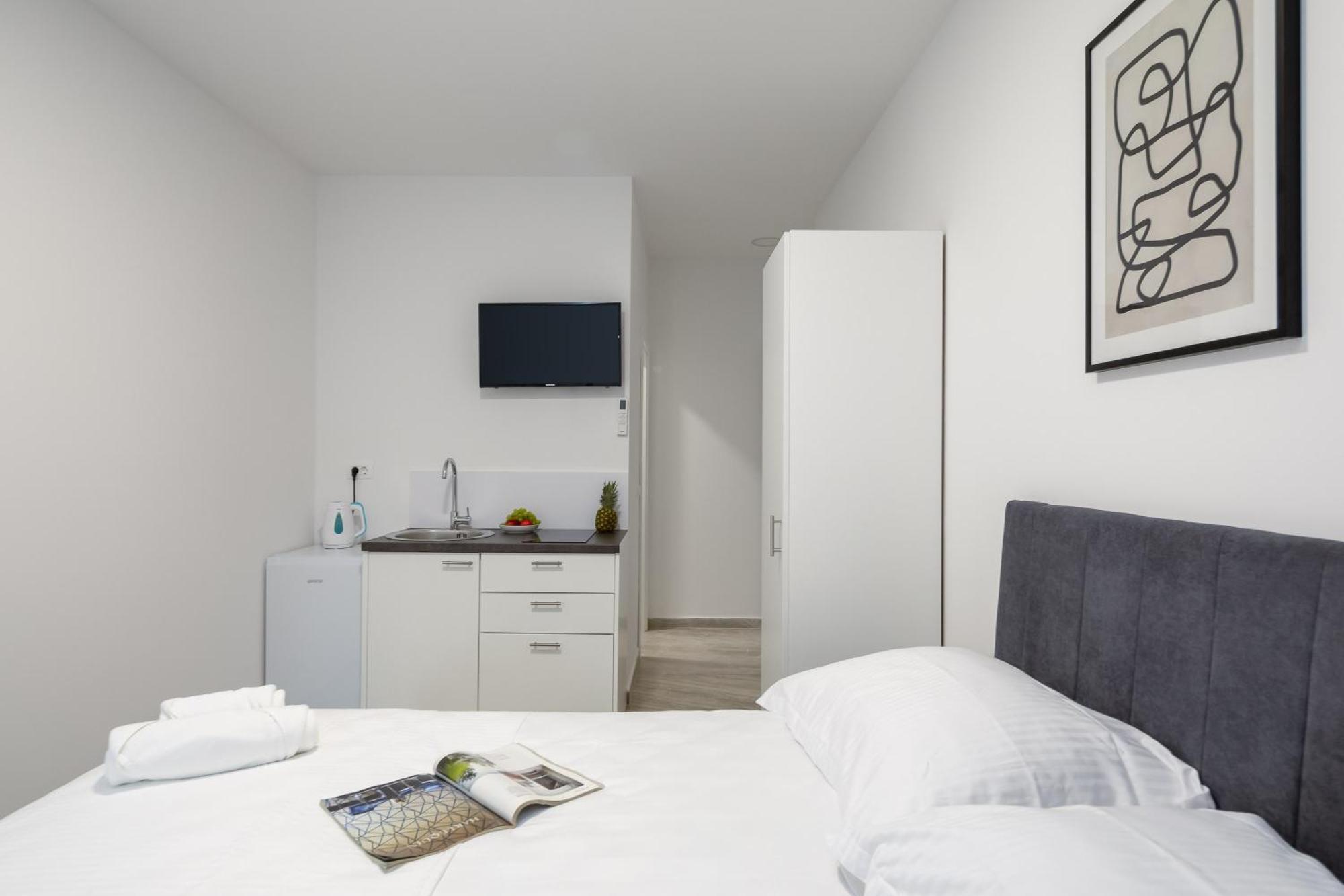 Beachfront Apartments Providenca With Free Parking Makarska Szoba fotó
