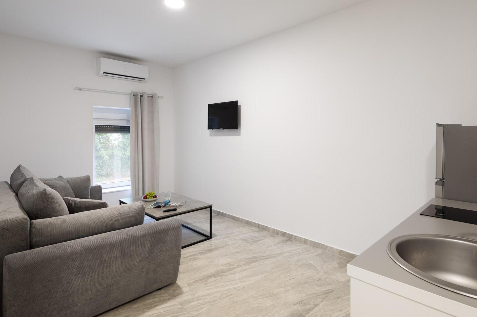 Beachfront Apartments Providenca With Free Parking Makarska Szoba fotó