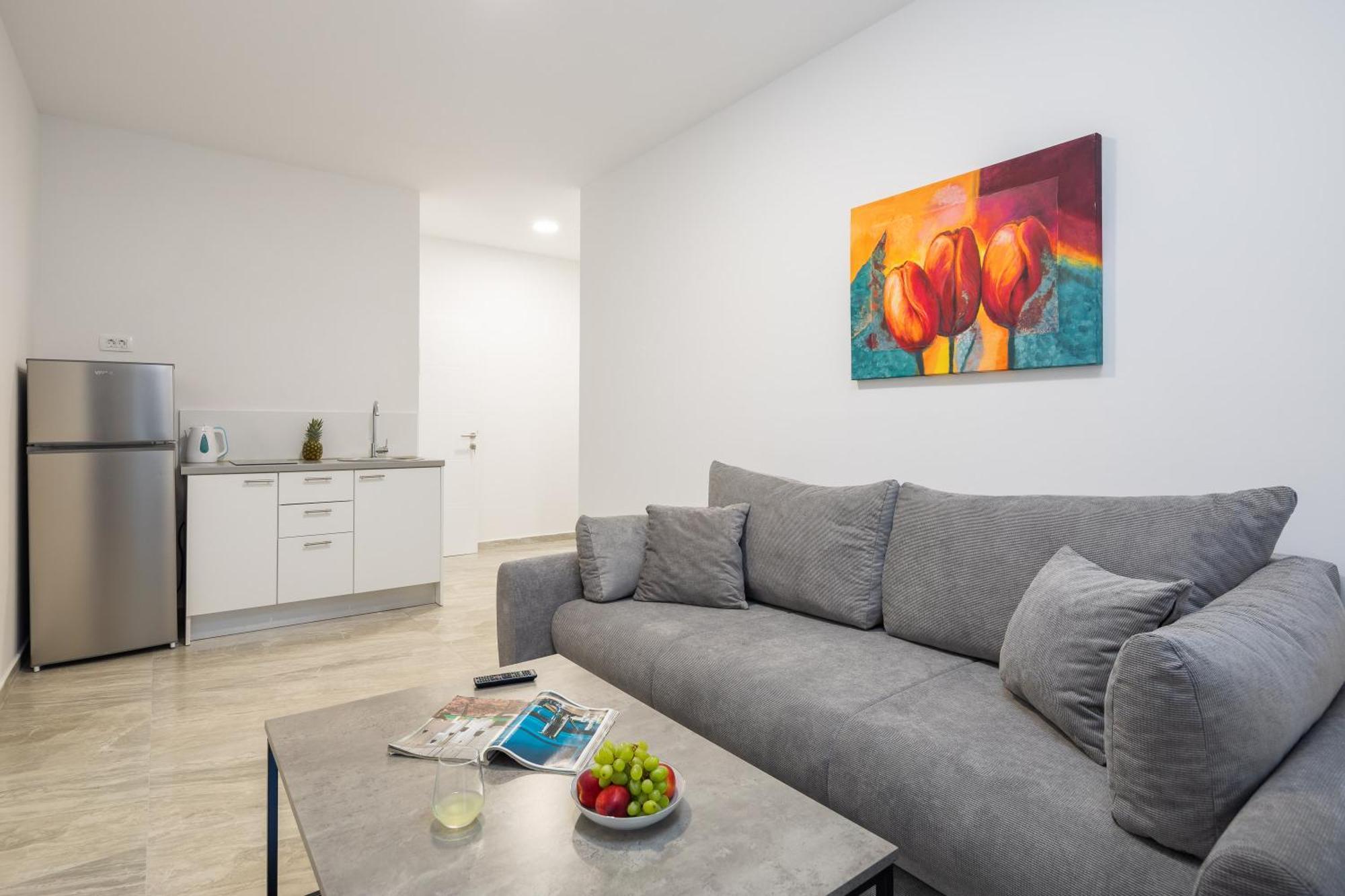 Beachfront Apartments Providenca With Free Parking Makarska Szoba fotó