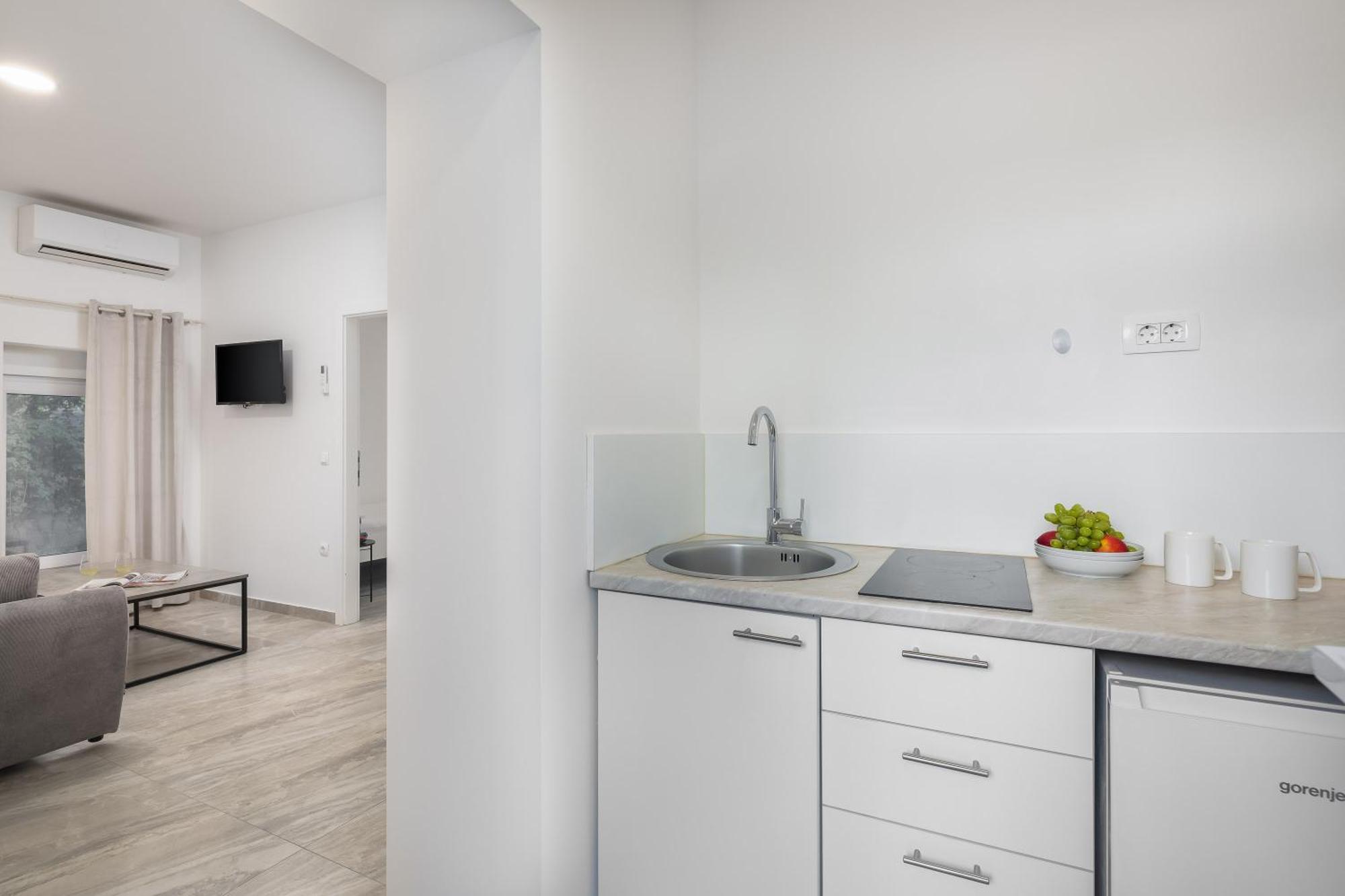 Beachfront Apartments Providenca With Free Parking Makarska Szoba fotó